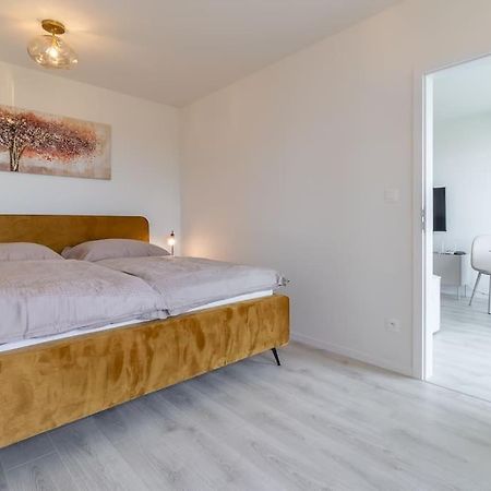 Cozy Apartment Near City Centrum And Bratislava Airport Buitenkant foto