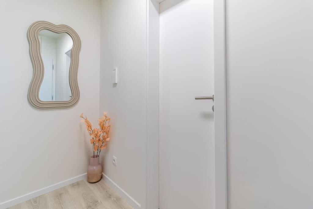 Cozy Apartment Near City Centrum And Bratislava Airport Buitenkant foto