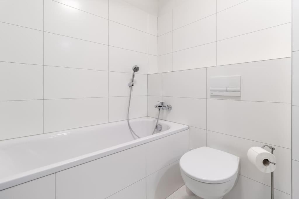 Cozy Apartment Near City Centrum And Bratislava Airport Buitenkant foto