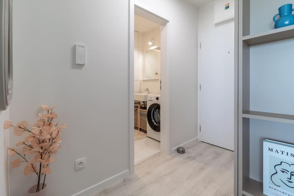 Cozy Apartment Near City Centrum And Bratislava Airport Buitenkant foto