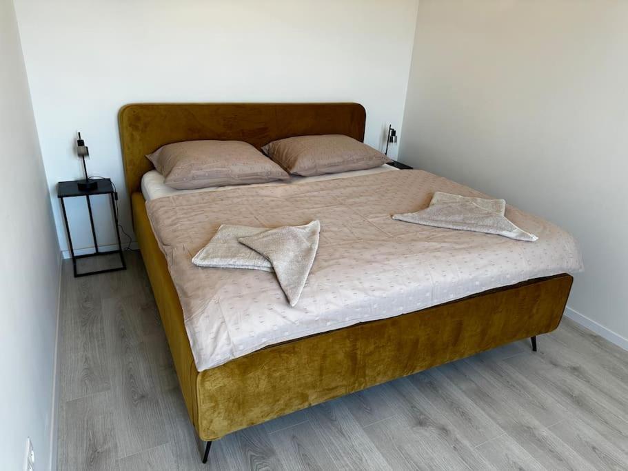 Cozy Apartment Near City Centrum And Bratislava Airport Buitenkant foto