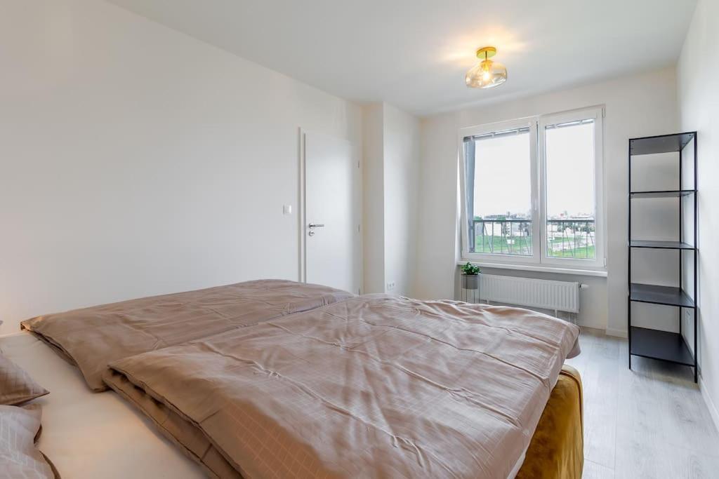 Cozy Apartment Near City Centrum And Bratislava Airport Buitenkant foto