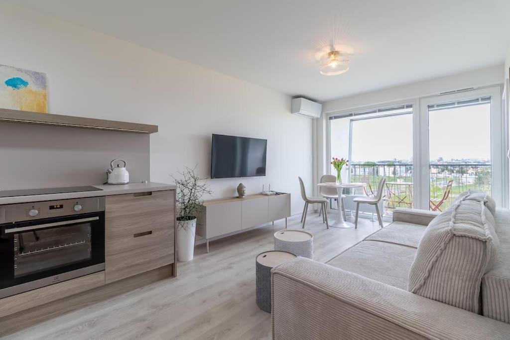 Cozy Apartment Near City Centrum And Bratislava Airport Buitenkant foto