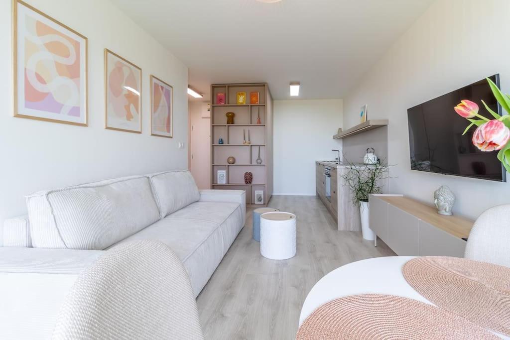Cozy Apartment Near City Centrum And Bratislava Airport Buitenkant foto
