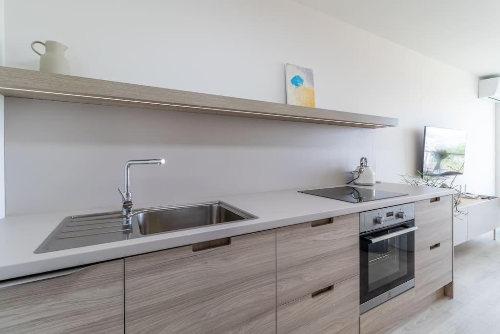 Cozy Apartment Near City Centrum And Bratislava Airport Buitenkant foto