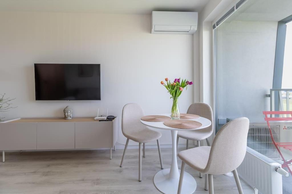 Cozy Apartment Near City Centrum And Bratislava Airport Buitenkant foto