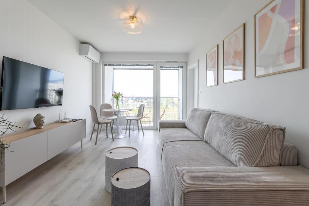 Cozy Apartment Near City Centrum And Bratislava Airport Buitenkant foto