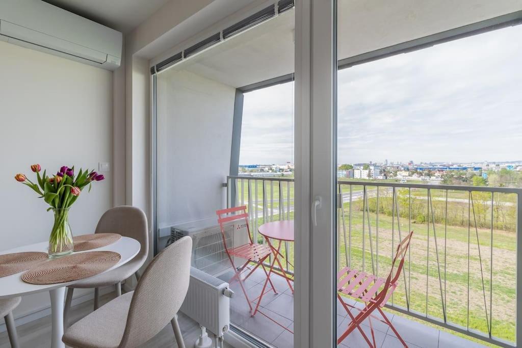 Cozy Apartment Near City Centrum And Bratislava Airport Buitenkant foto