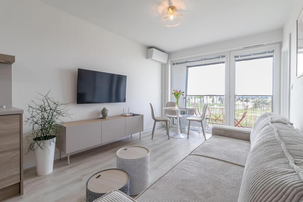 Cozy Apartment Near City Centrum And Bratislava Airport Buitenkant foto